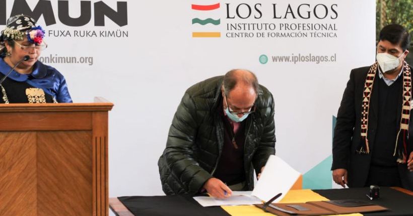 Firma_convenio_CPC-Kimün_prensa.jpg