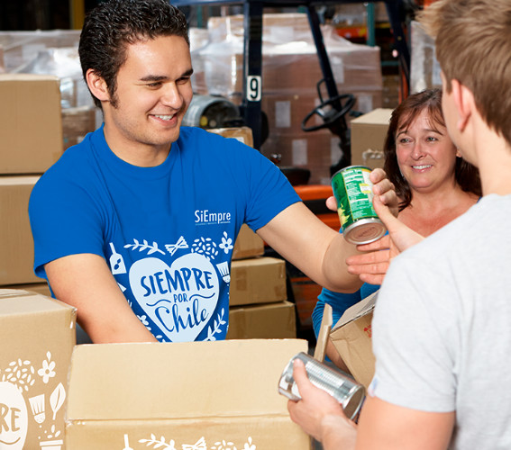 siempreporchile-entregando-cajas-de-alimentos